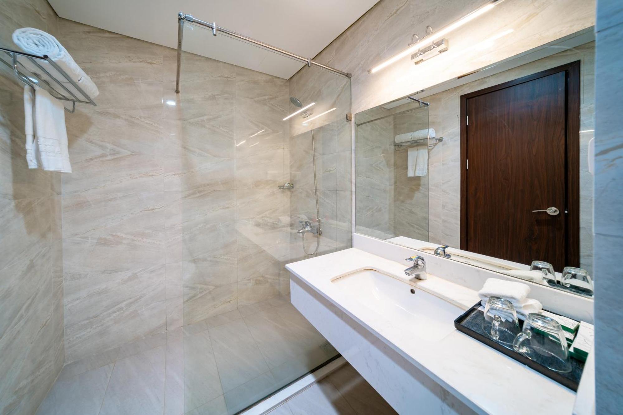 Khach San Thai Binh Dream Exterior foto